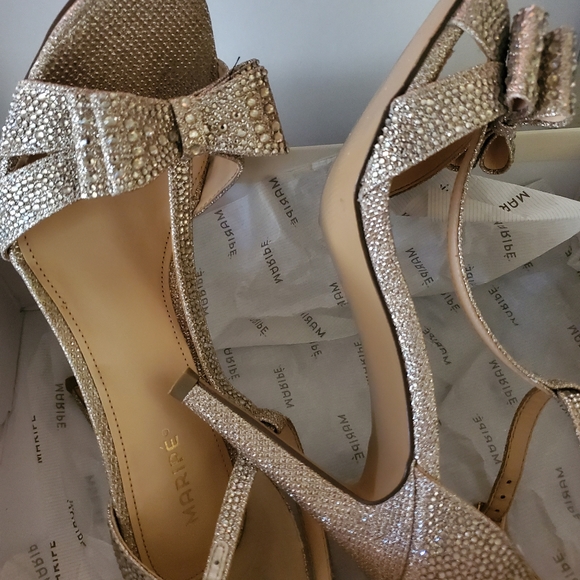Gold Maripe Heels Size 8 - Picture 3 of 6